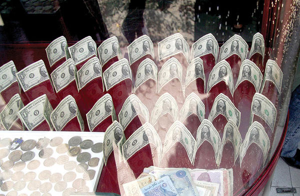 کشف قيمت دلار در دو بازار