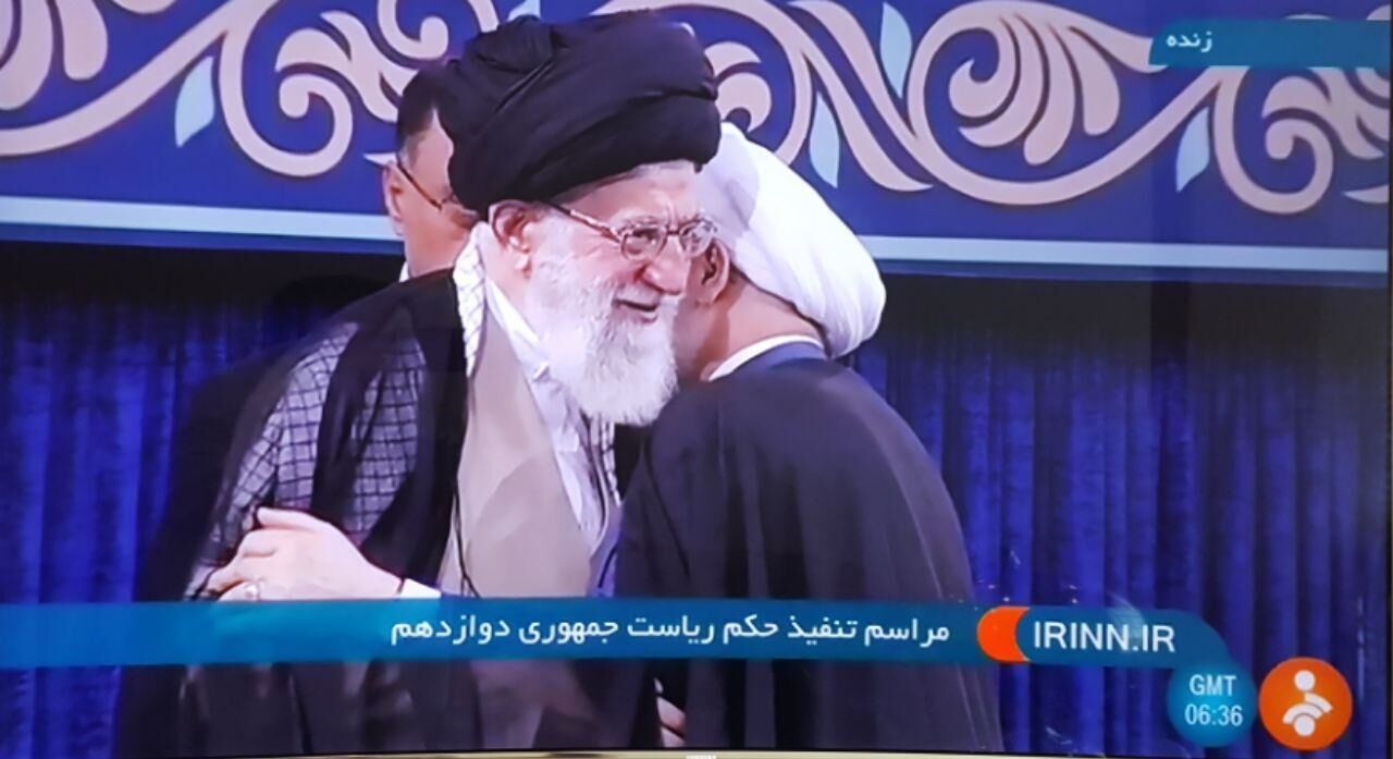 لحظه دریافت حکم ریاست‌جمهوری/تصاویر