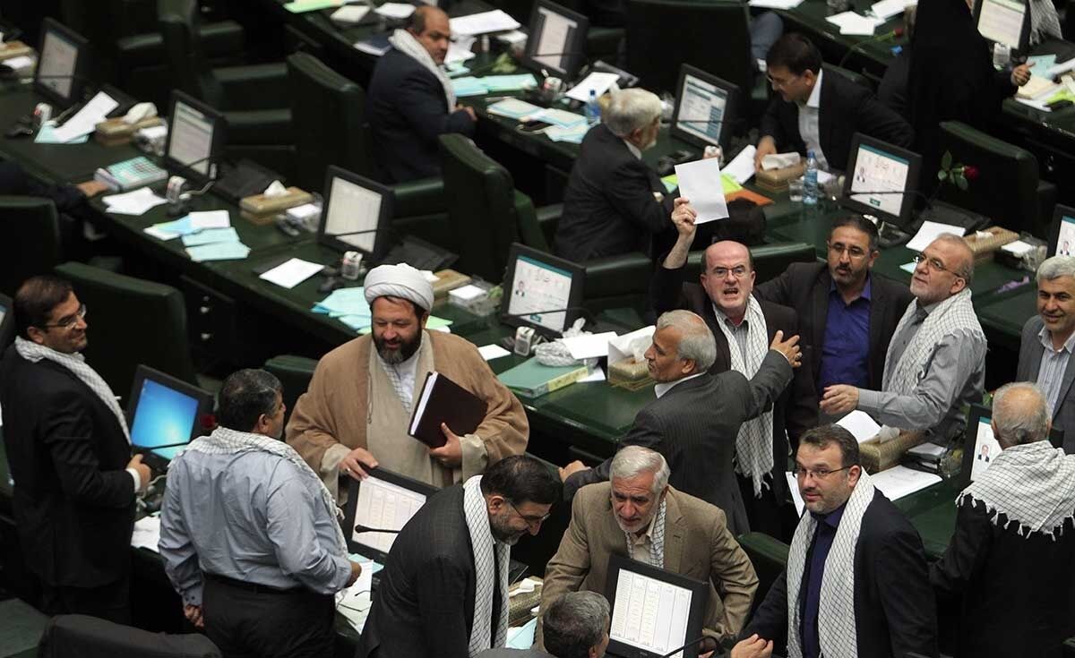 روبوسی مجلسی‌ها/تصاویر