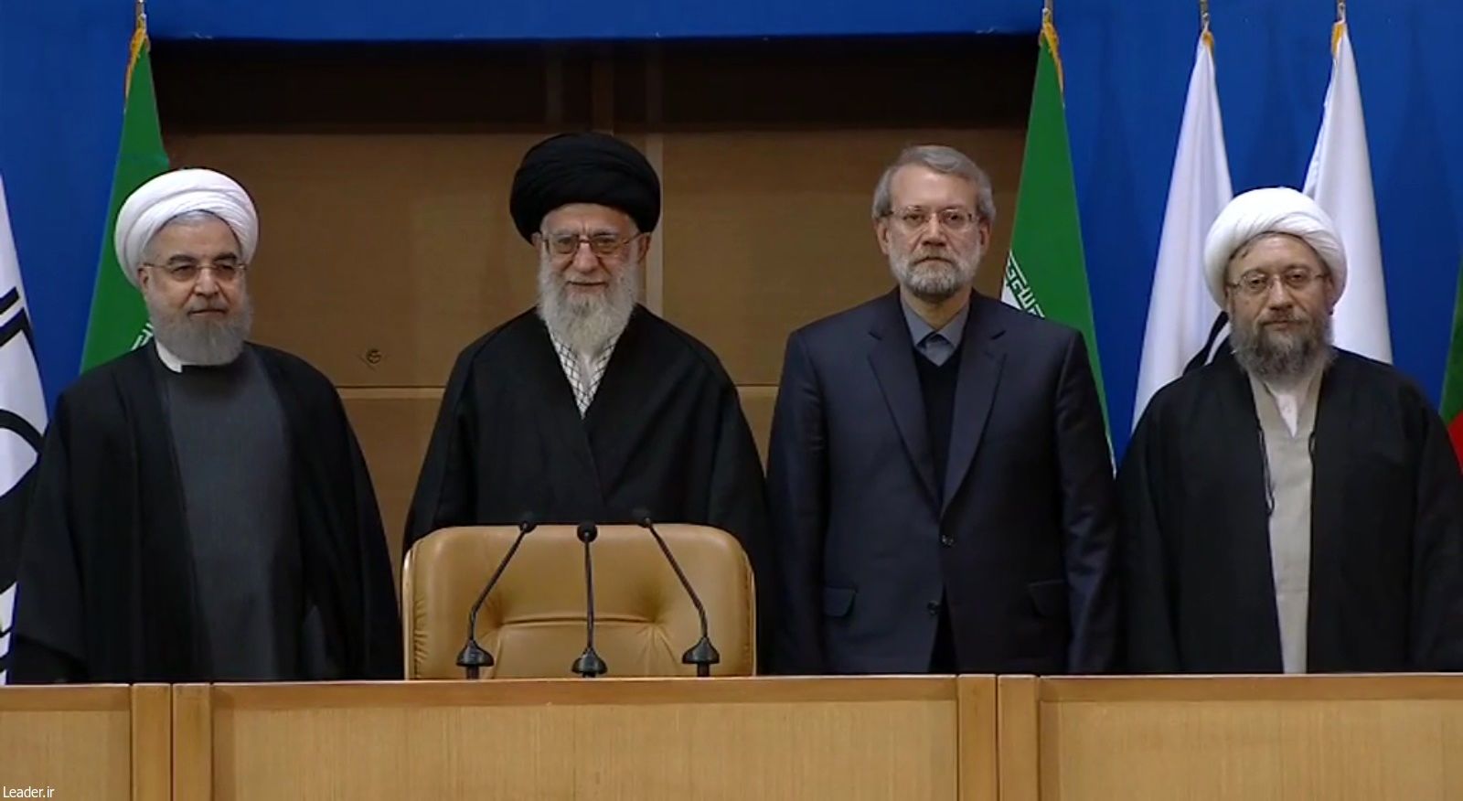 روحانی و برادران لاریجانی در کنار رهبری/عکس