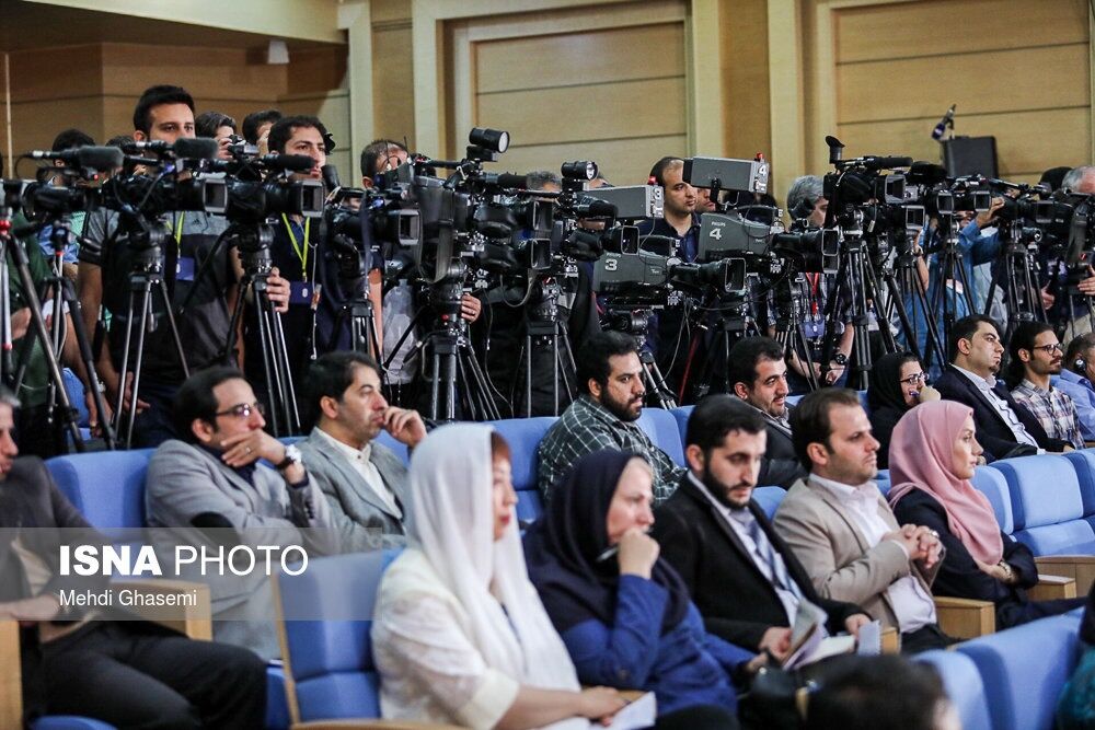 تصاویری از حاشیه‌ نشست خبری ر وحانی