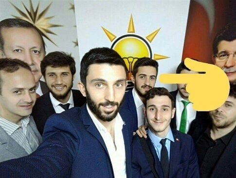 عکس قاتل سفیر روسیه با اردوغان
