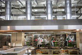 تصاویر آماده‌سازی غذای‌متبرک درحرم رضوی‎