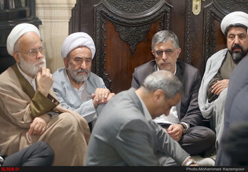 تصاویر دیدار علما با آیت‌الله‌هاشمی