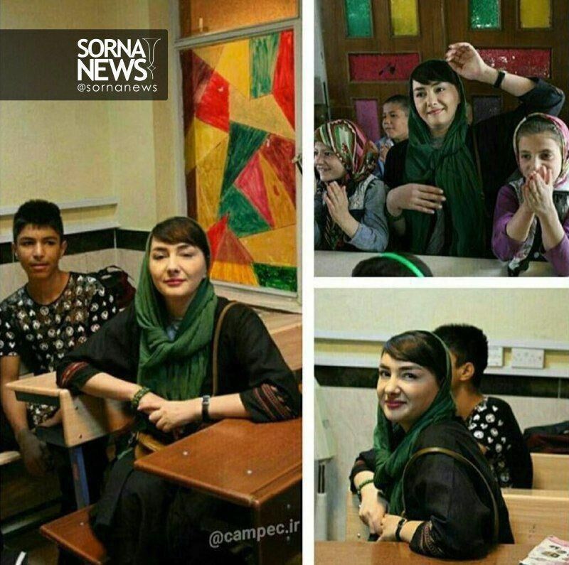 خانم بازیگر پشت نیمکت مدرسه/عکس
