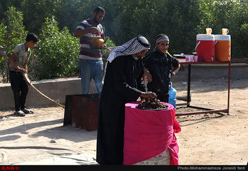 آماد سازی غذای زائرین اربعین در کربلا/تصاویر