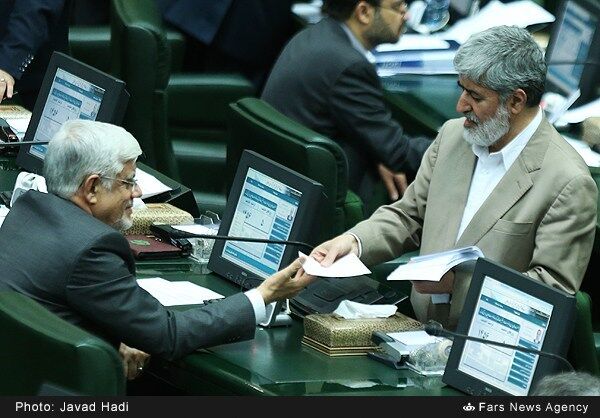 گپ عارف و مطهری در مجلس/عکس‬‎