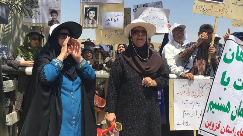 درگیری مقابل کمپ منافقین در عراق/عکس
