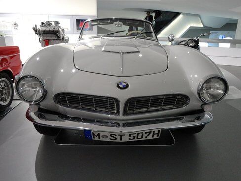 درپارکینگBMWچه‌خبراست؟/عکس