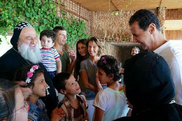 بازدید اسدوخانواده‌اش ازیک‌کلیسا دردمشق/عکس