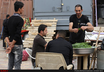 آماد سازی غذای زائرین اربعین در کربلا/تصاویر