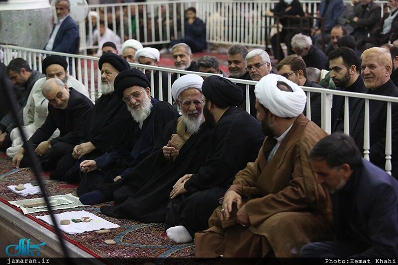 سیدعلی خمینی در صف نماز جمعه
