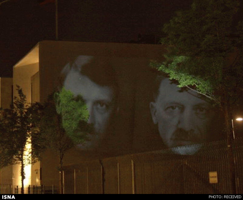 تصویر اردوغان روی دیوار سفارت!