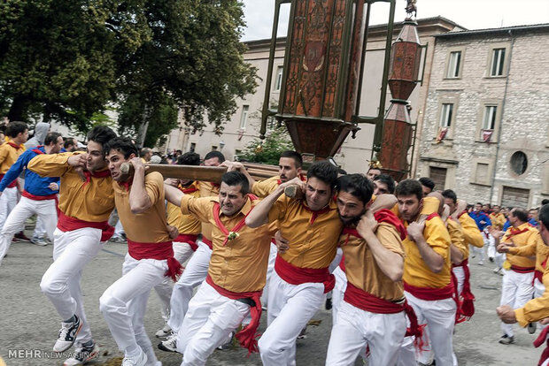 جشنواره رقابت شمع‌ها در ایتالیا‎/تصاویر
