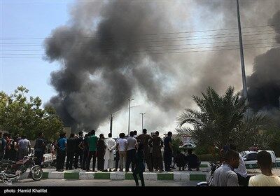 آتش سوزی در اسکله کنگان/تصاویر