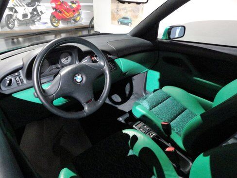 درپارکینگBMWچه‌خبراست؟/عکس