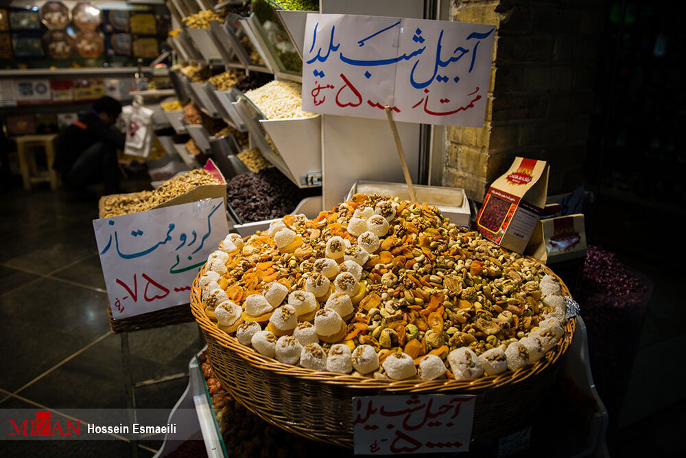 بازار آجیل در شب چله یخ زد+عکس