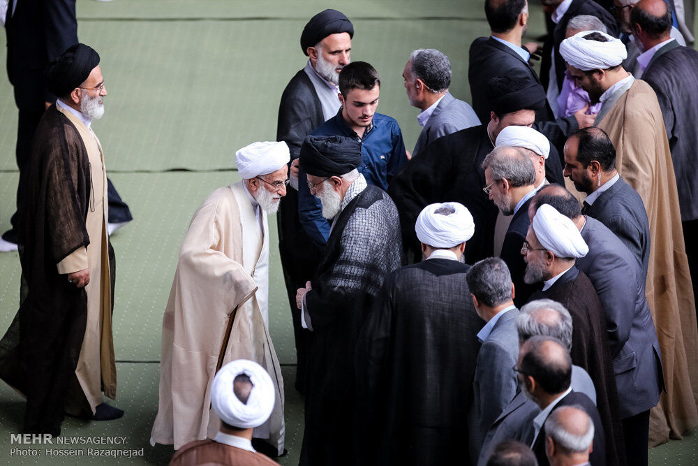 فرزند سیدحسن‌خمینی در نماز عیدفطر/عکس