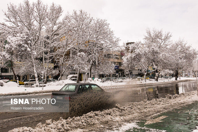 تصاویری از بارش شدید برف در مشهد و رشت