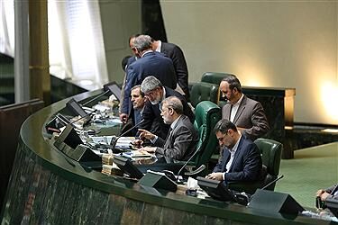 تصاویری ازجلسه پرحاشیه مجلس