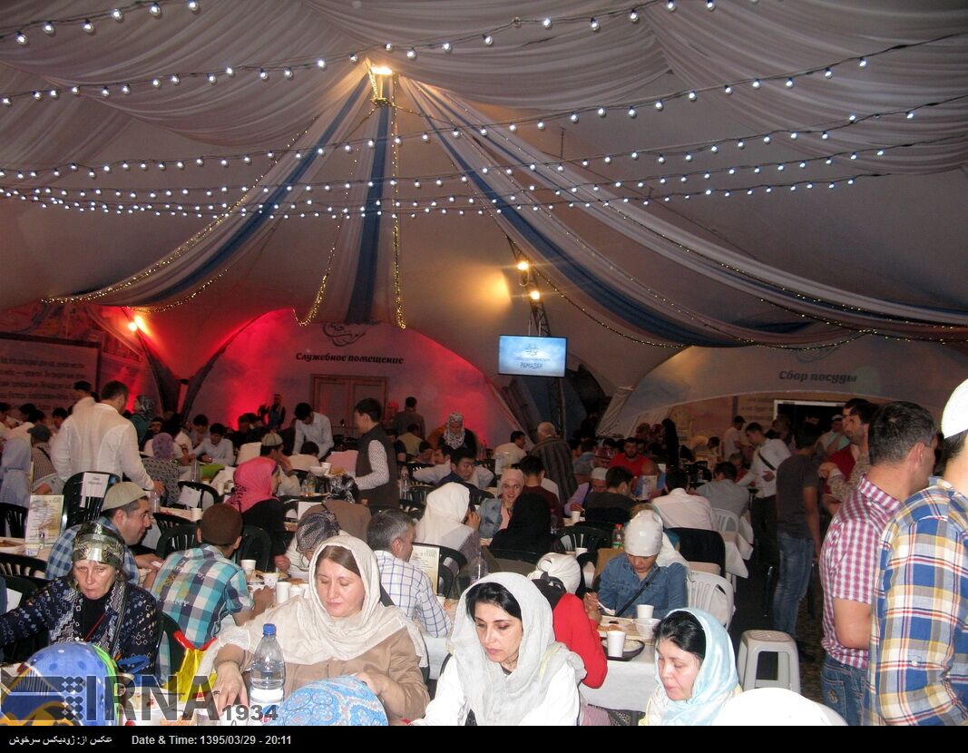 افطاری ملل در روسیه/عکس
