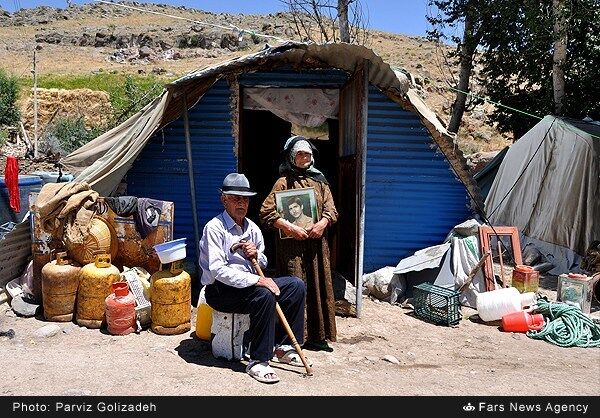 زندگی خانواده شهید در کانکس /تصاویر