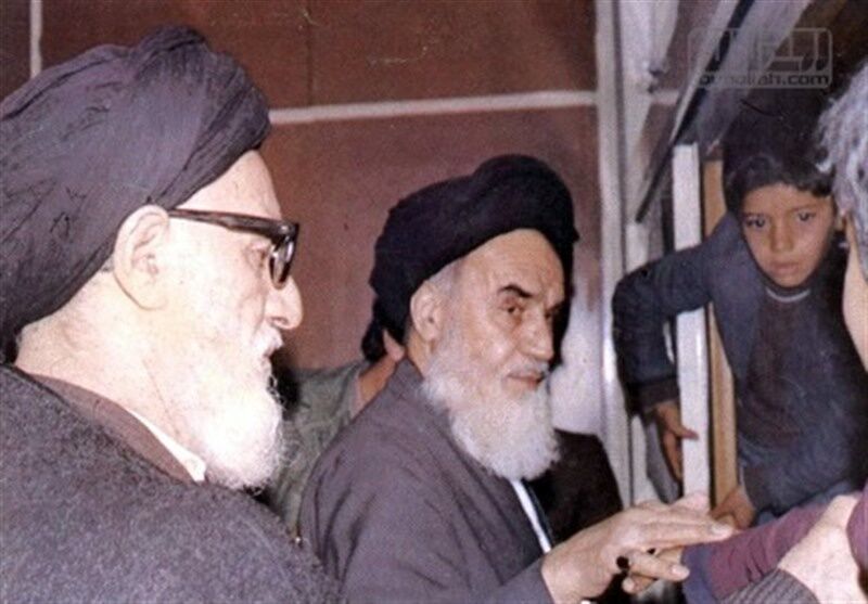 تصویری از هم نشینی آیت‌الله طالقانی با بازرگان