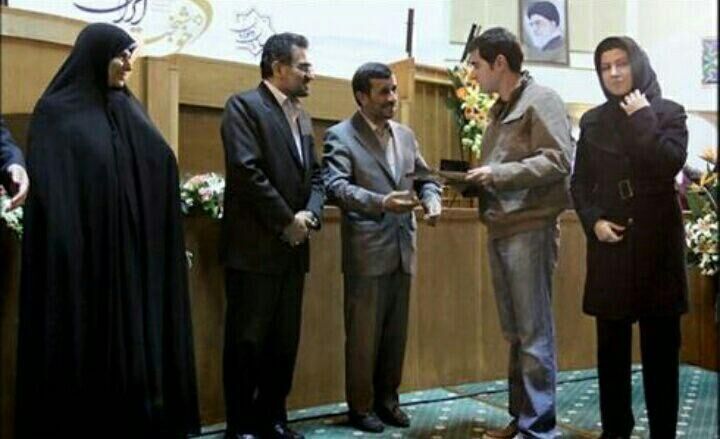 شهاب حسینی در کنار احمدی‌نژاد/عکس