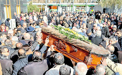 تشییع پیکر جعفر والی با عصبانیت جمشید مشایخی