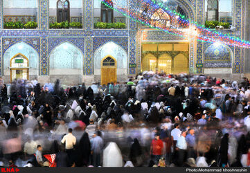 تصاویری زیبا از آذین‌ بندی حرم رضوی