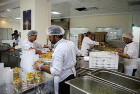 تصاویر آماده‌سازی غذای‌متبرک درحرم رضوی‎