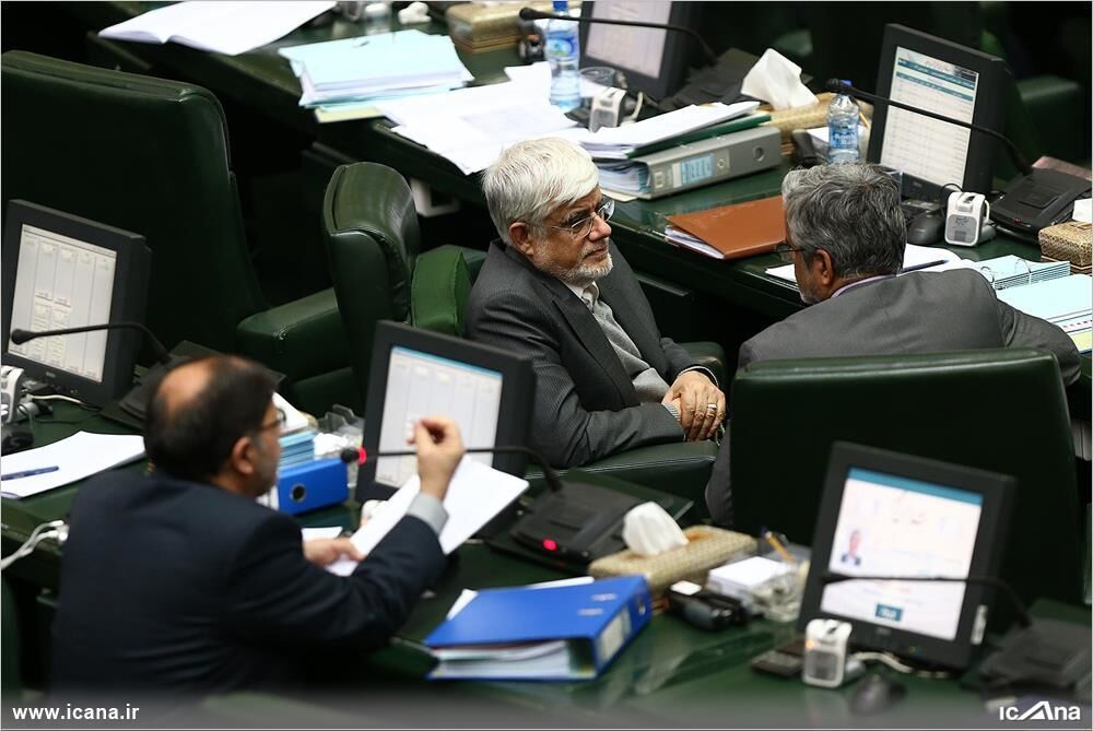 گفت وگوی عارف و صادقی در مجلس/عکس