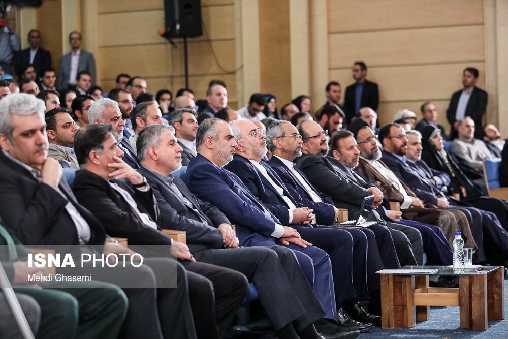 تصاویری از حاشیه‌ نشست خبری ر وحانی