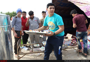 آماد سازی غذای زائرین اربعین در کربلا/تصاویر