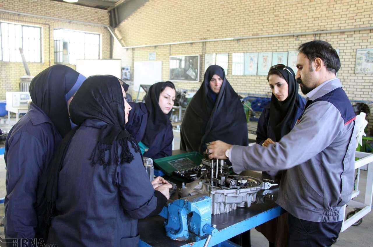زنان مکانیک در راهند /تصاویر
