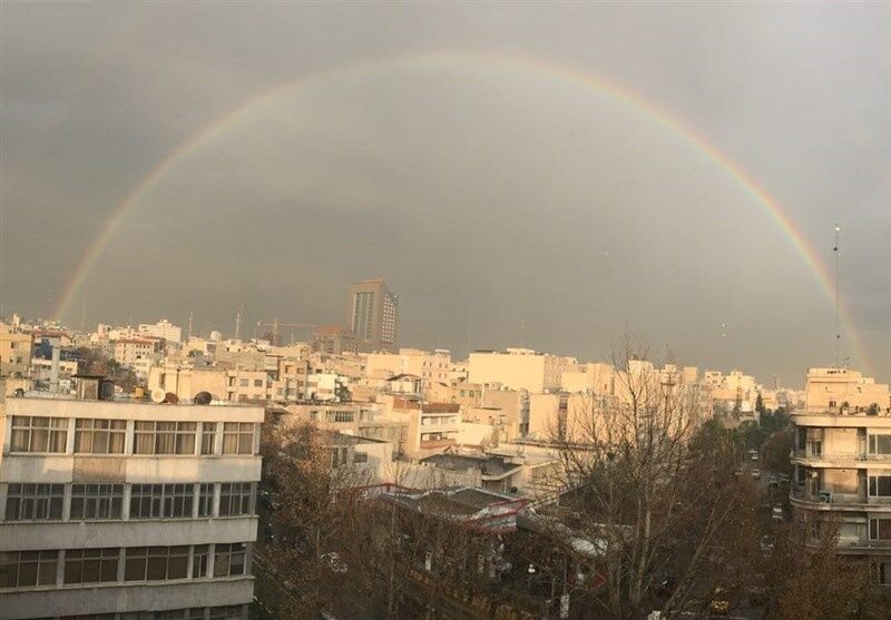 پدیده کم‌نظیر رنگین‌کمان در تهران/تصاویر
