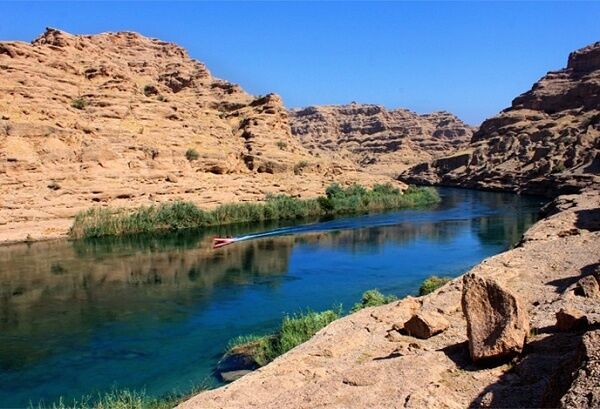رودخانه زیبایی که گردشگران را بلعید/عکس
