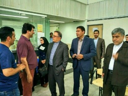 تصویری از سیف در یکی از شعب اخذ رای