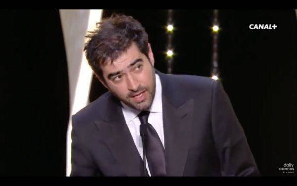 تصاویر شهاب حسینی در لحظه دریافت نخل طلای جشنواره کن