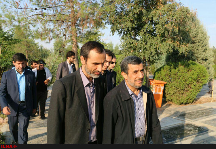 احمدی‌نژاد در مرقد امام/تصاویر