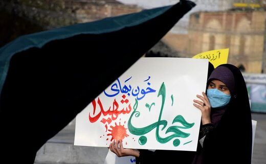 پلاکارد «زن، زندگی...» در تجمع خاصِ زنان در قم + عکس‌ها